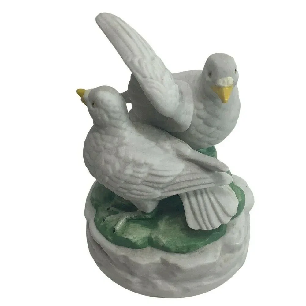 Sankyo Music Box Love Birds Dove Love‎ Story Song Japan Gift SEE VIDEO BELOW Vtg